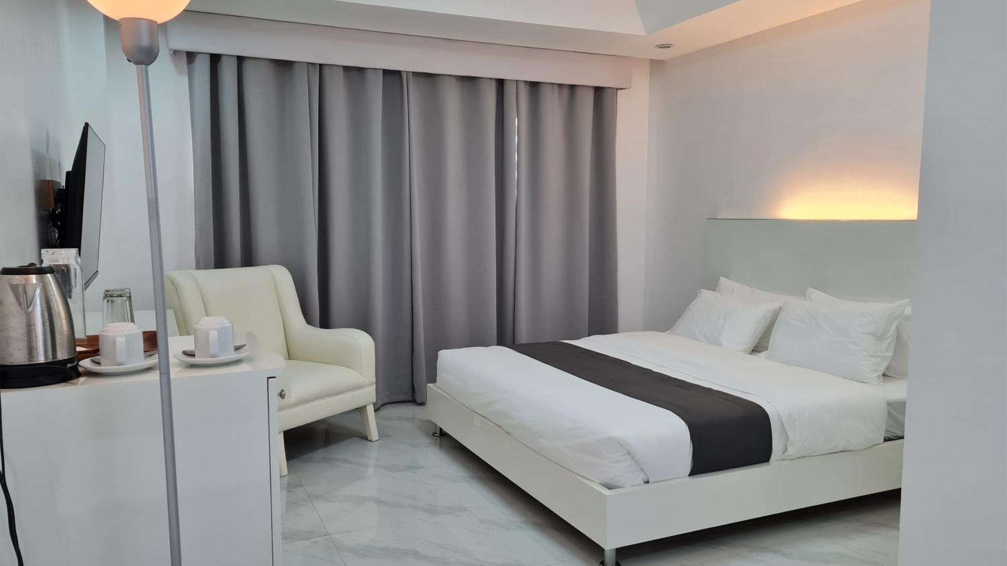 Staycation Hotel San Jose  Exterior photo